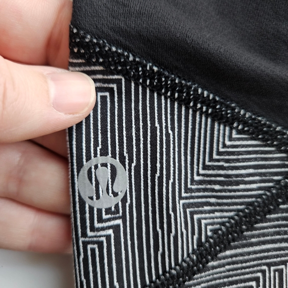 Lululemon Pace Rival Crop Leggings Women Size 4 Black White Geometric Activewear - Picture 8 of 14